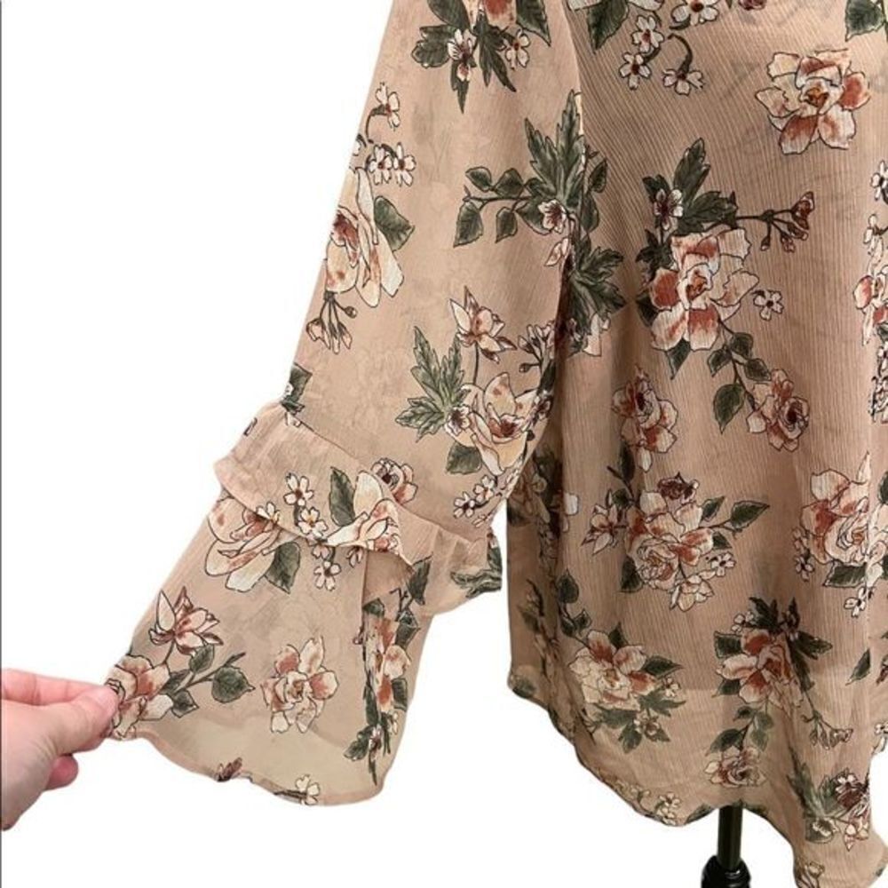 TORRID FLORAL BLOUSE - Picture 2 of 3